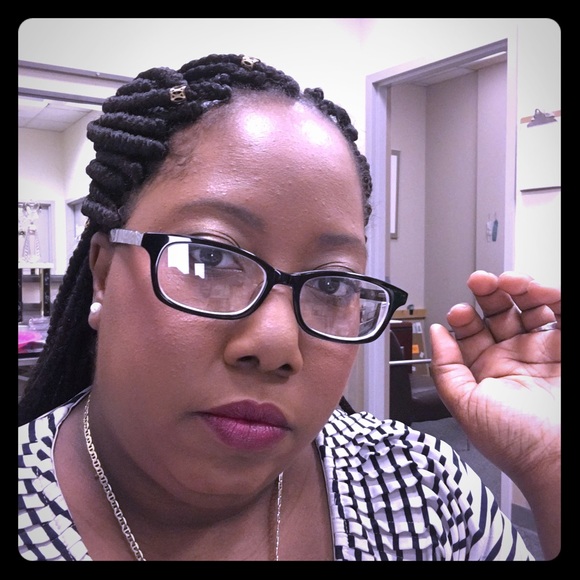 Meet your Posher, Cassandra - Picture 1 of 1